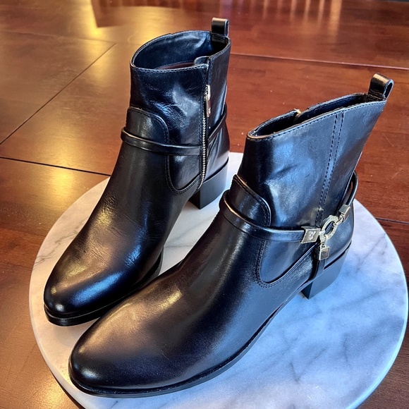 NIB Signature Vince Camuto Vi-Keeley 10M Soft Black Leather - Picture 1 of 16